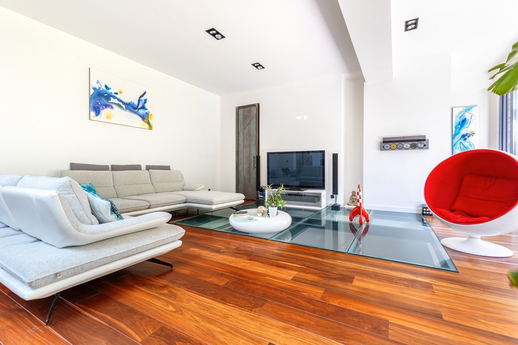 luxury house 8 Rooms for sale on BORDEAUX (33000)