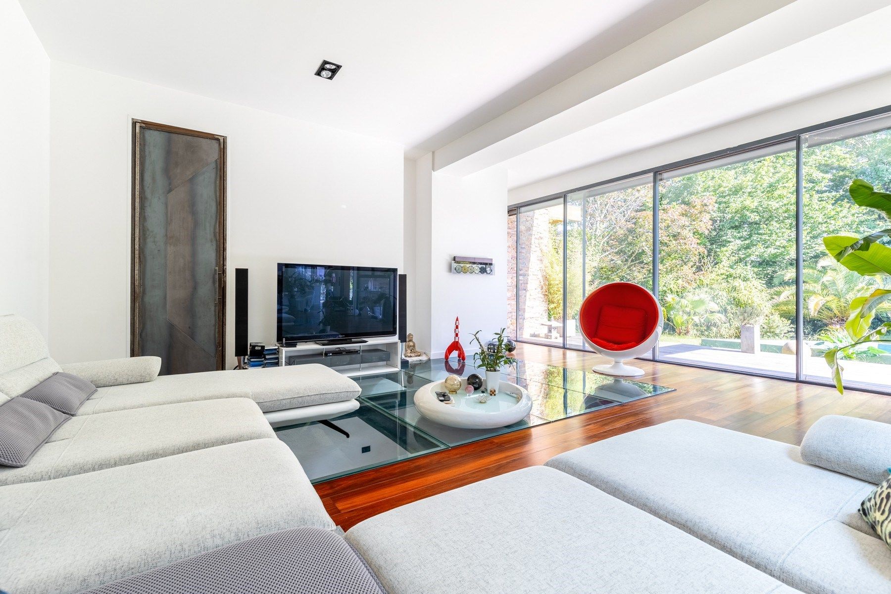 luxury house 8 Rooms for sale on BORDEAUX (33000)