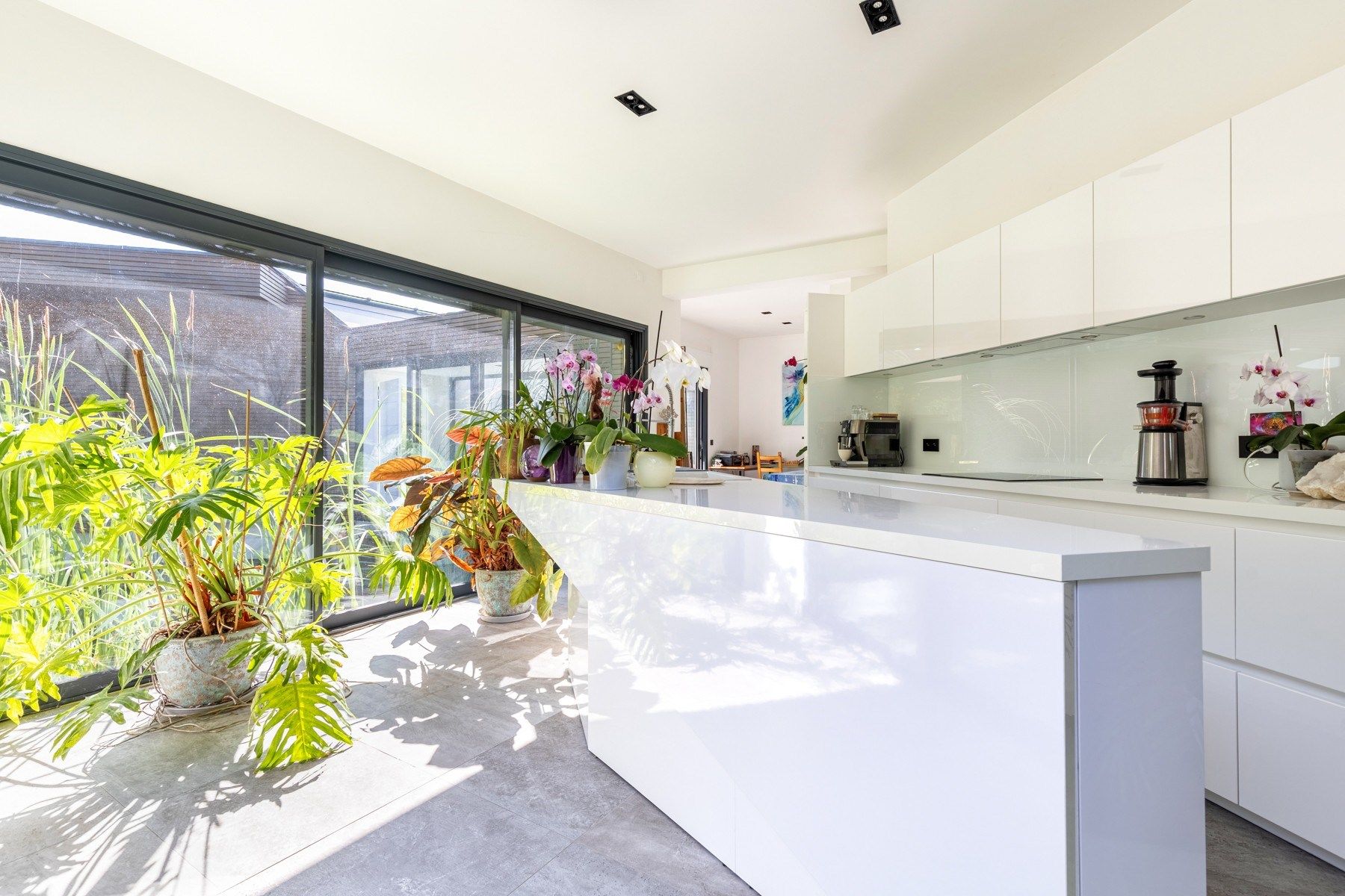 luxury house 8 Rooms for sale on BORDEAUX (33000)
