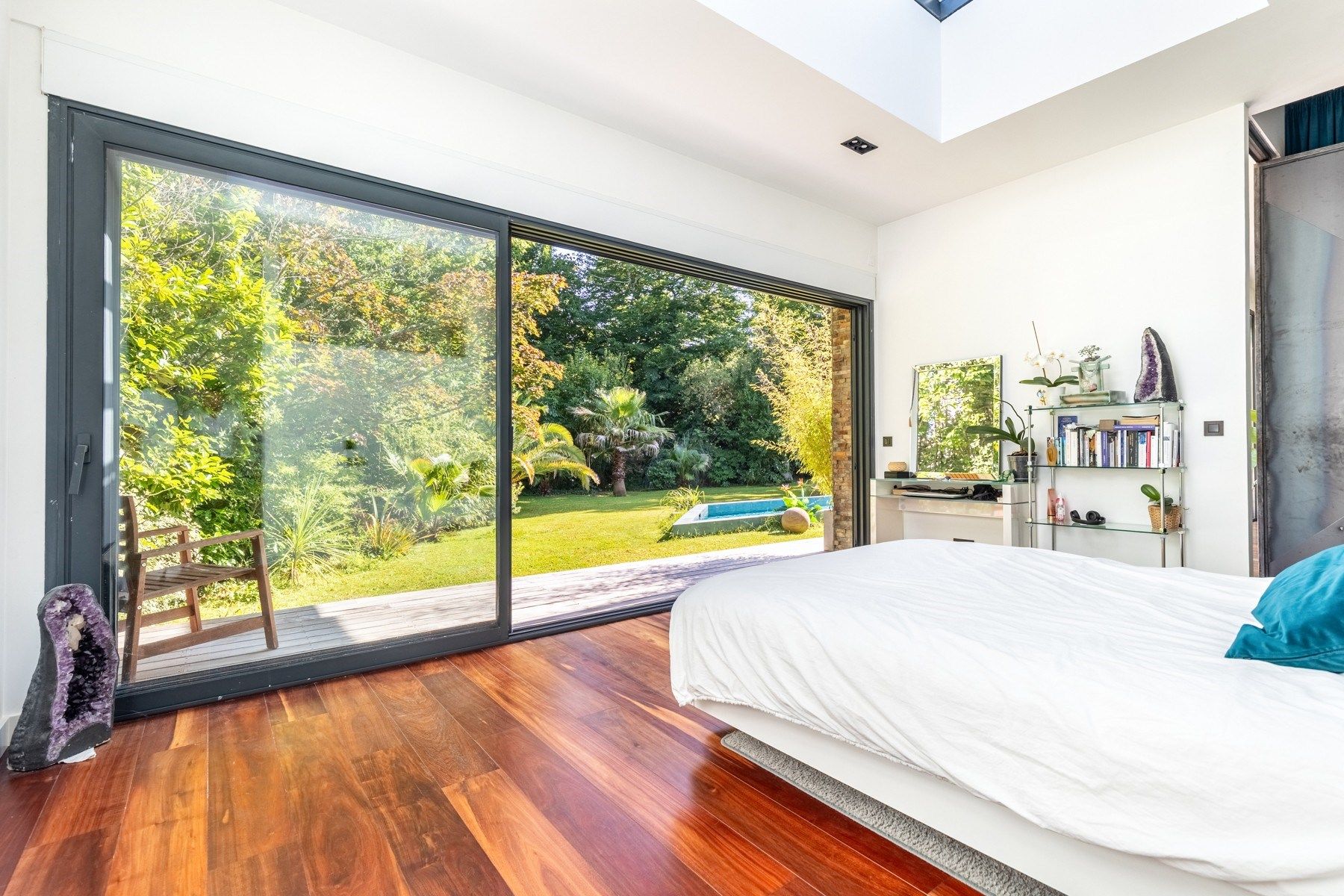 luxury house 8 Rooms for sale on BORDEAUX (33000)