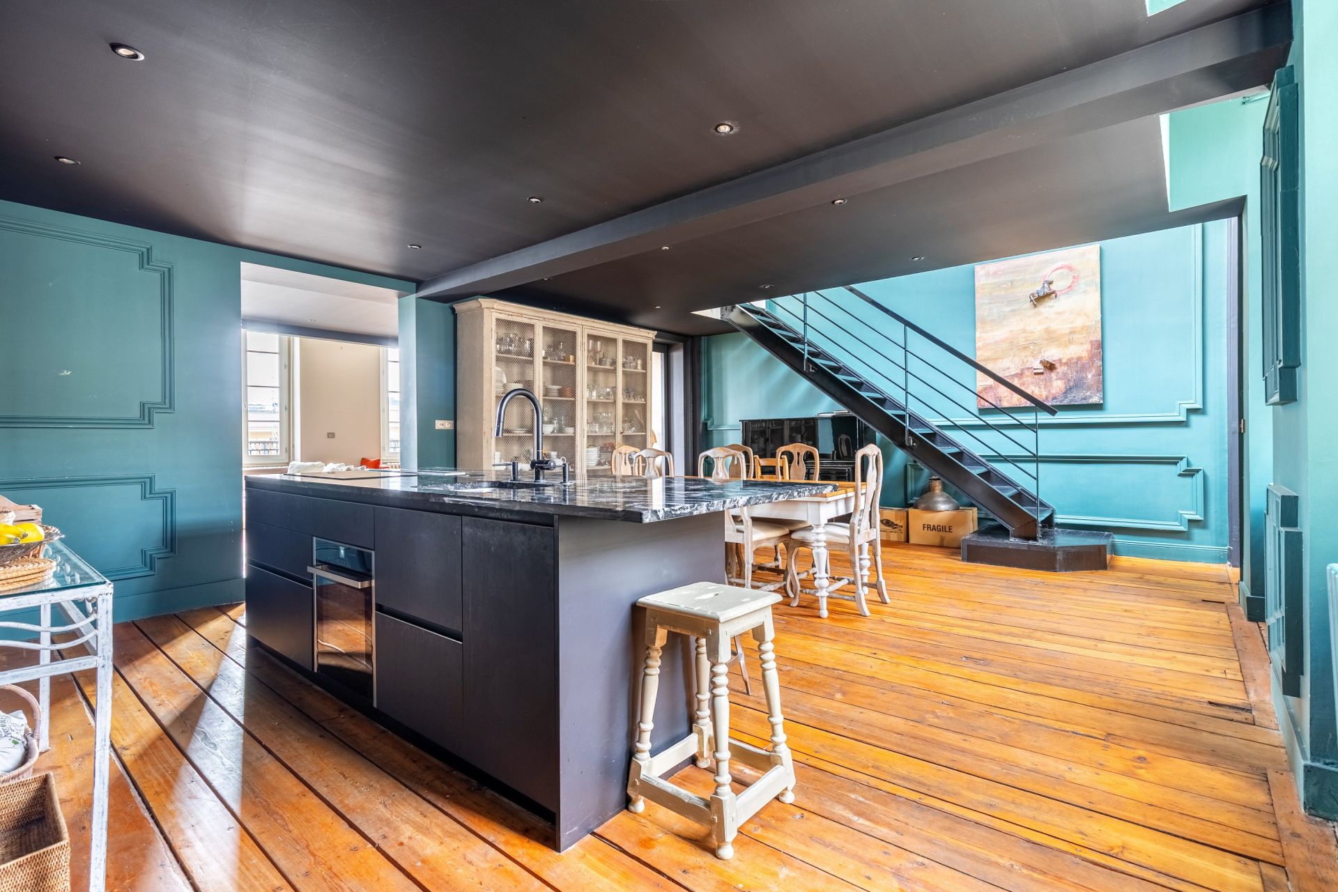 luxury apartment 6 Rooms for sale on BORDEAUX (33000)