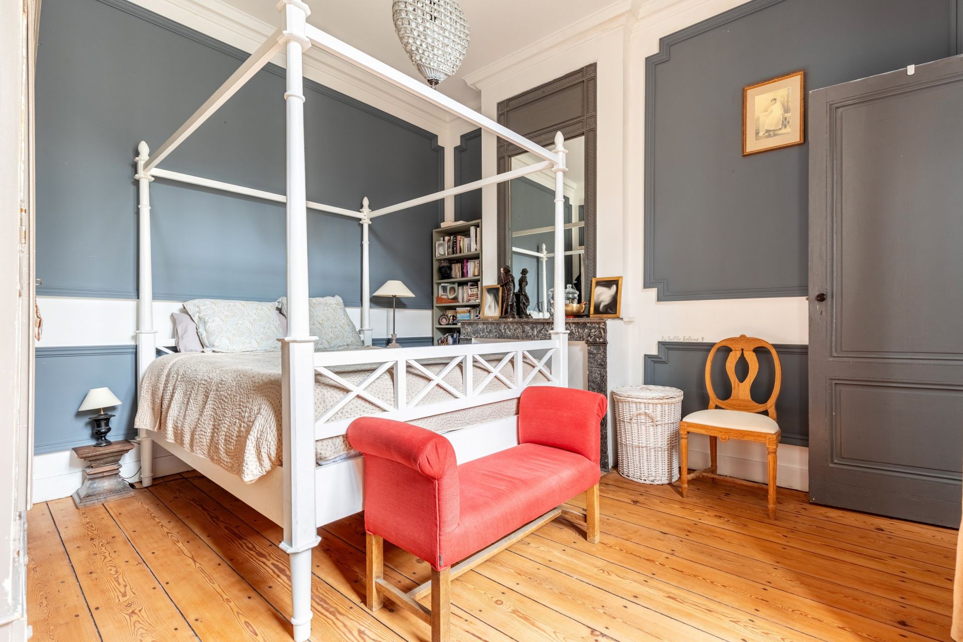 luxury apartment 6 Rooms for sale on BORDEAUX (33000)
