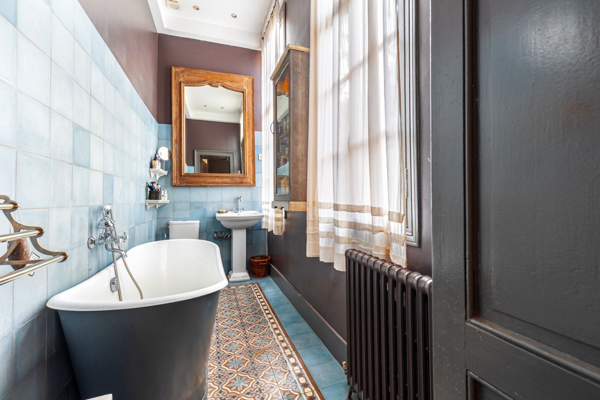 luxury apartment 6 Rooms for sale on BORDEAUX (33000)