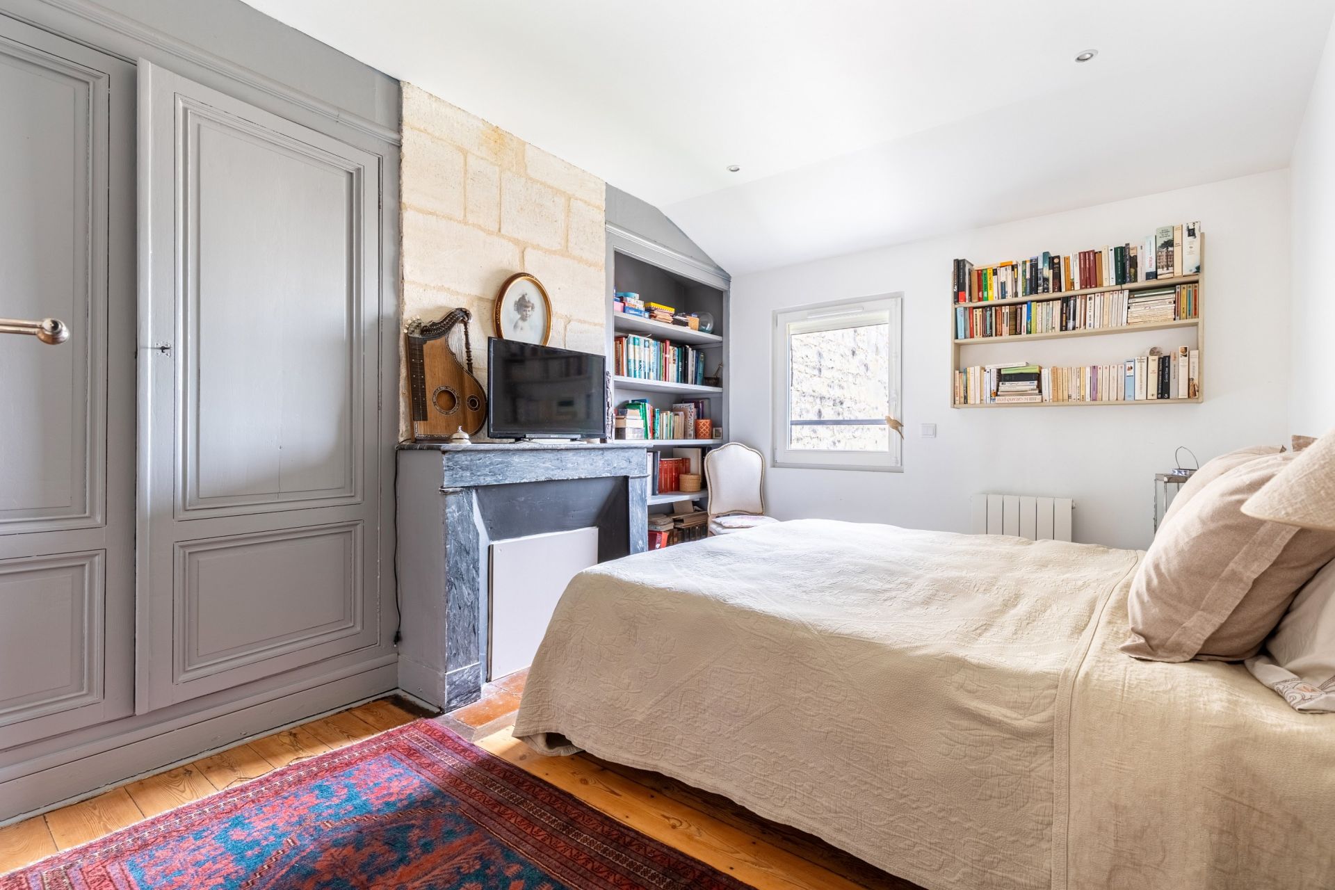 luxury apartment 6 Rooms for sale on BORDEAUX (33000)