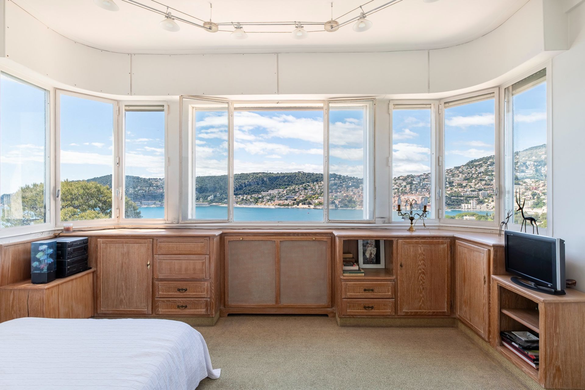 luxury villa 11 Rooms for sale on ST JEAN CAP FERRAT (06230)