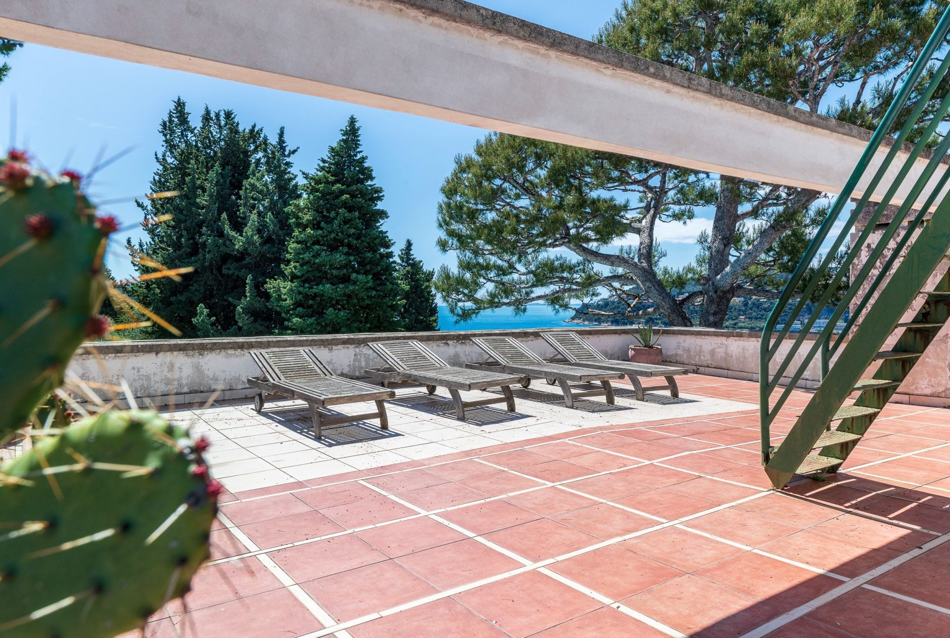 luxury villa 11 Rooms for sale on ST JEAN CAP FERRAT (06230)