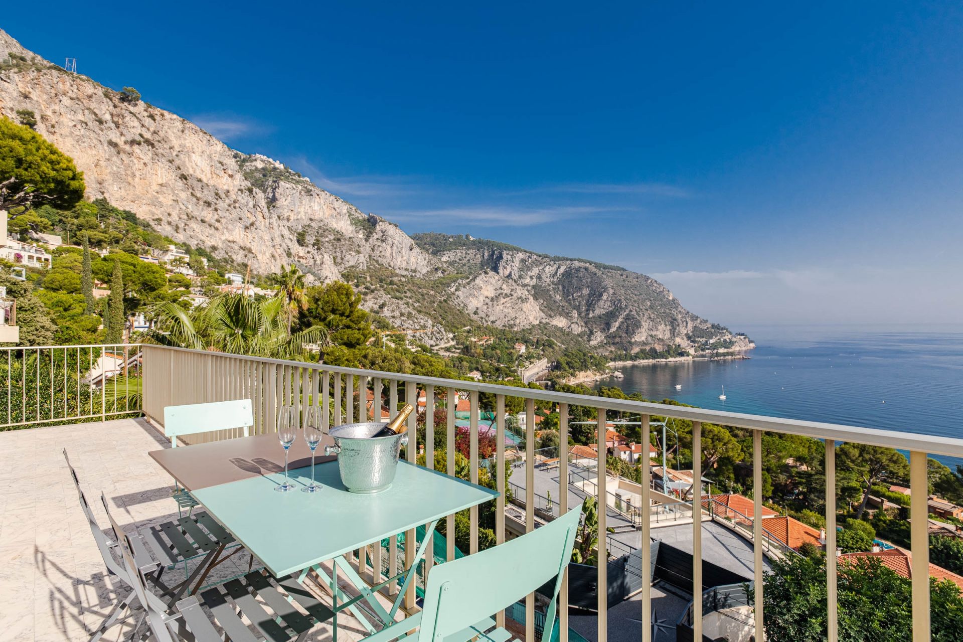 luxury villa 6 Rooms for sale on EZE (06360)