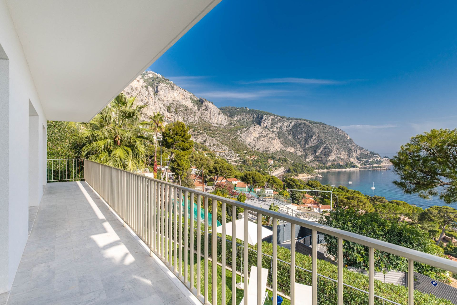 luxury villa 6 Rooms for sale on EZE (06360)