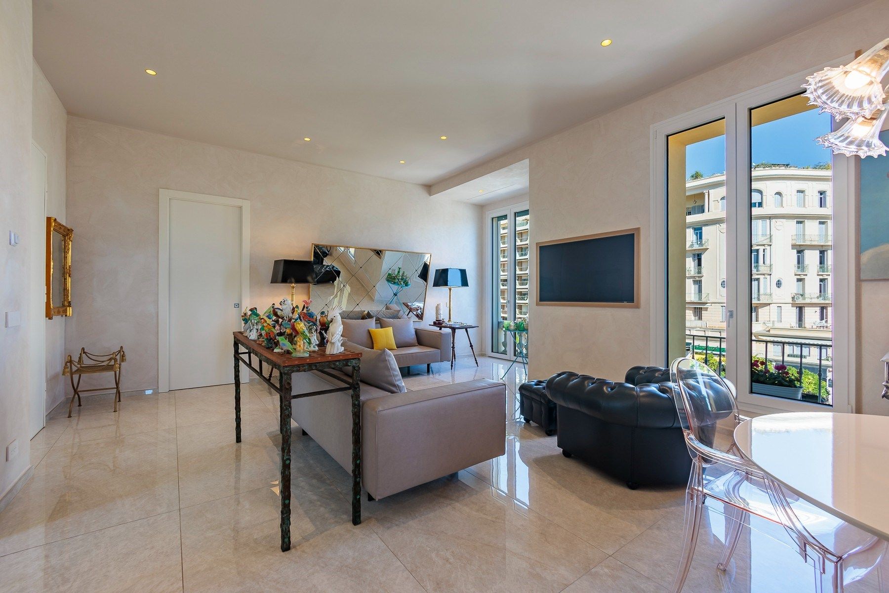 luxury apartment 5 Rooms for sale on MENTON (06500)