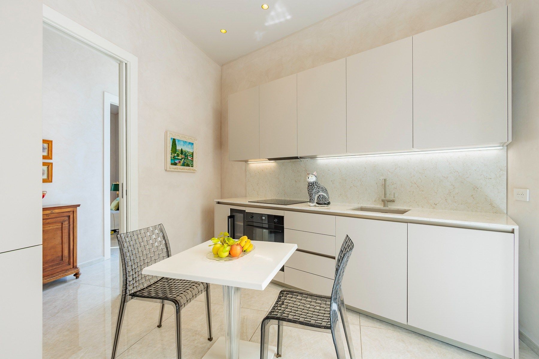 luxury apartment 5 Rooms for sale on MENTON (06500)