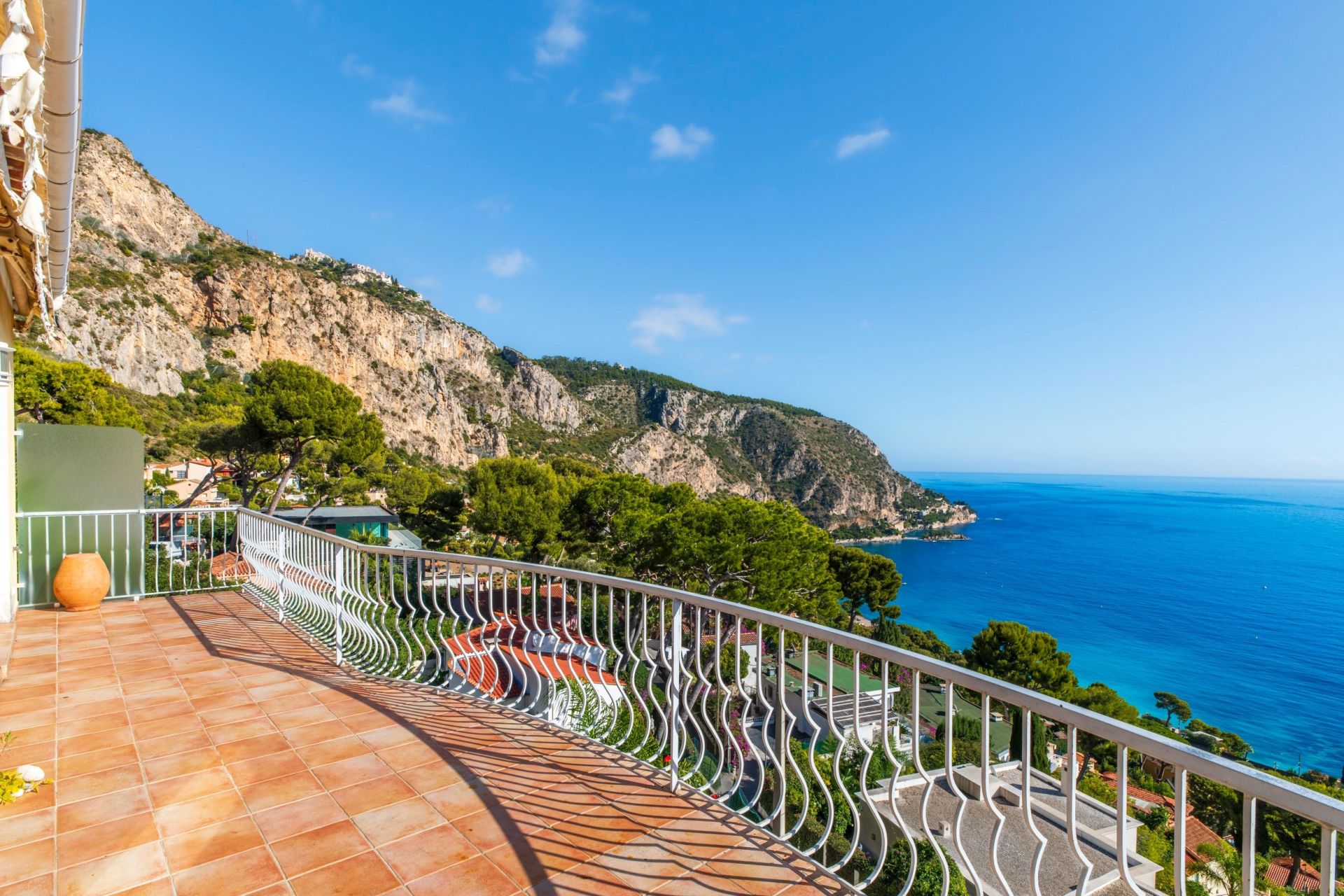 luxury villa 6 Rooms for sale on EZE (06360)