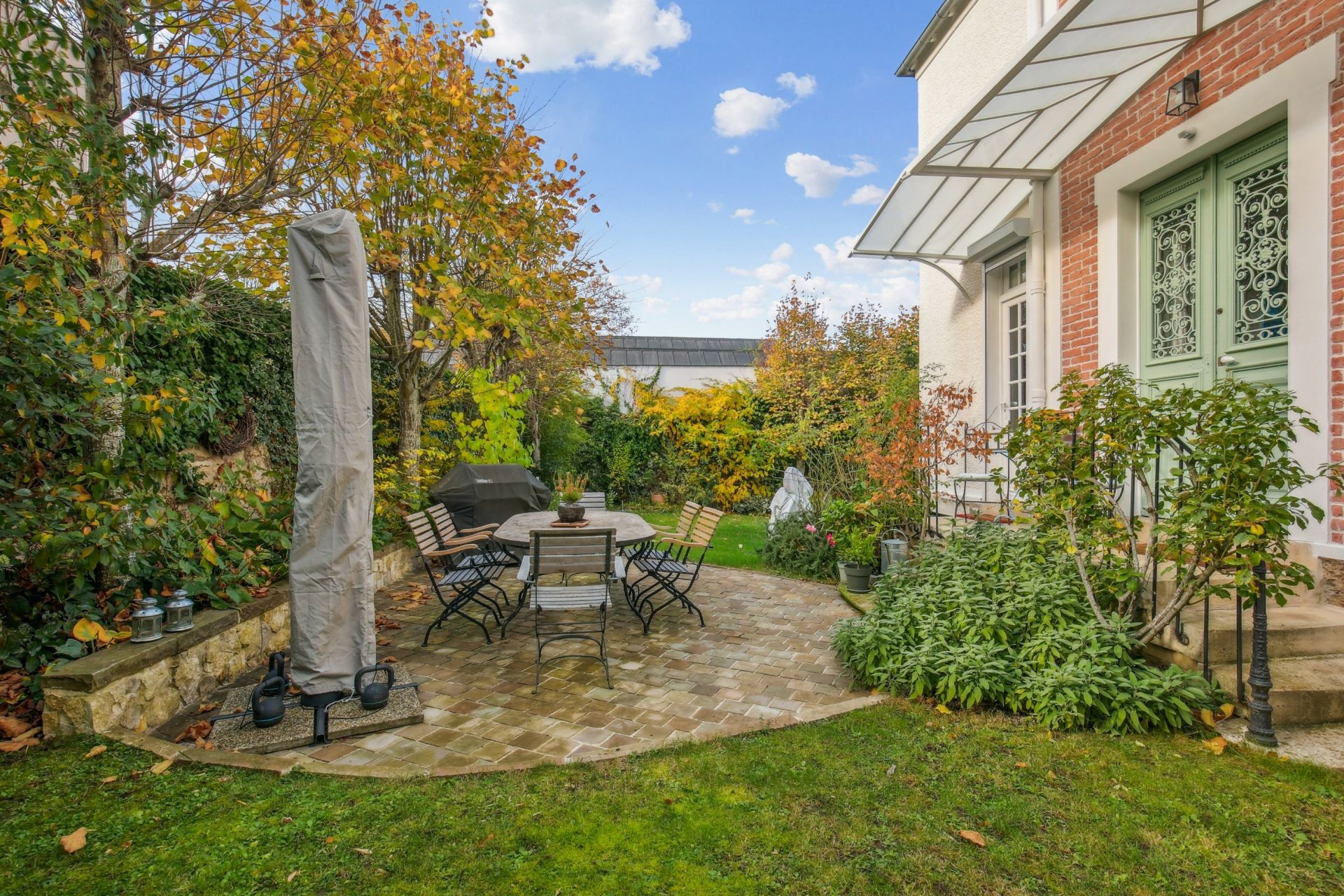 luxury house 7 Rooms for sale on LA CELLE ST CLOUD (78170)