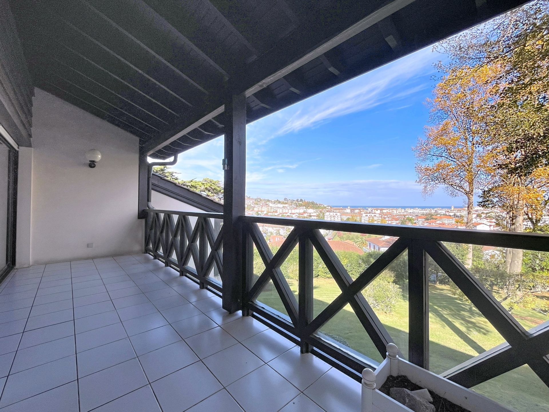 luxury apartment 5 Rooms for sale on CIBOURE (64500)