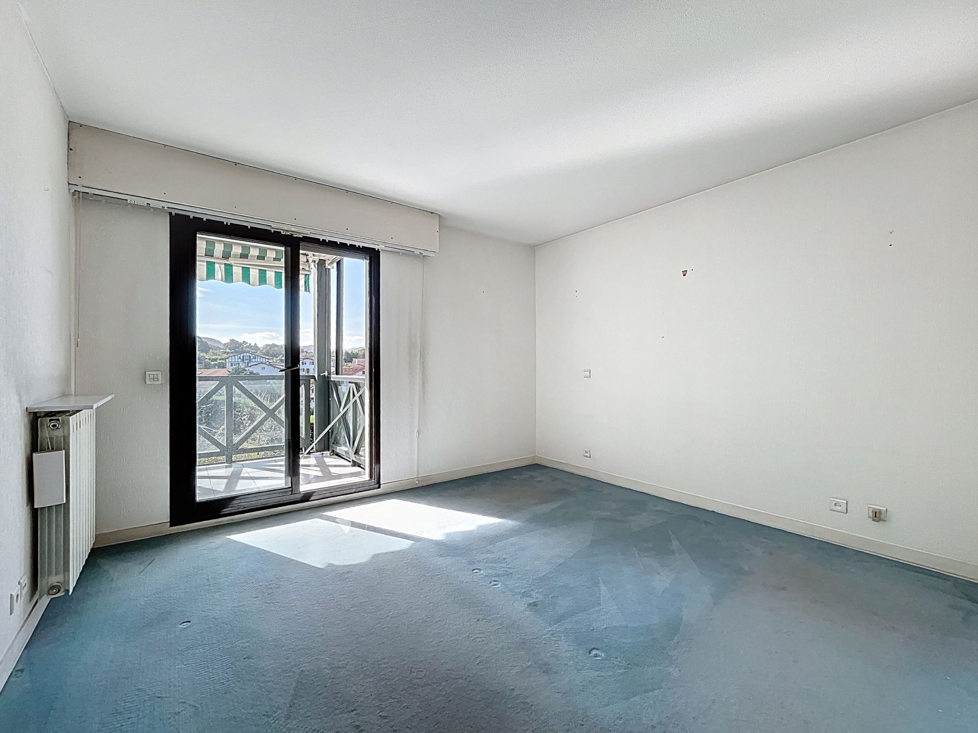 luxury apartment 5 Rooms for sale on CIBOURE (64500)