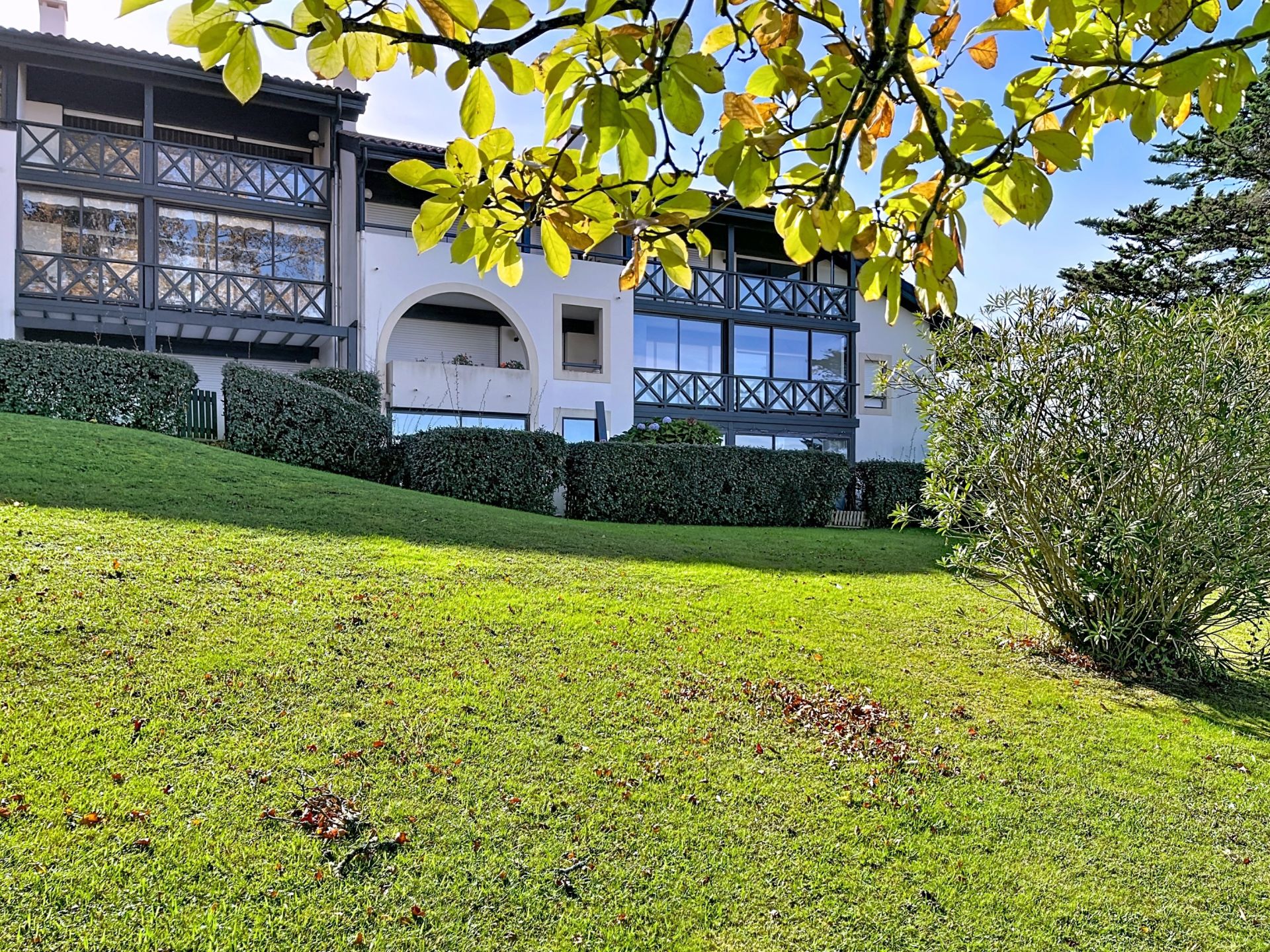 luxury apartment 5 Rooms for sale on CIBOURE (64500)