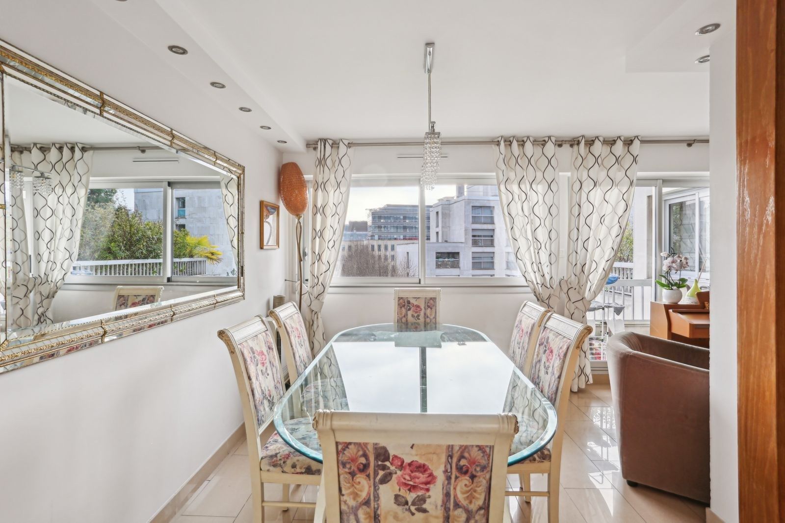 luxury apartment 6 Rooms for sale on NEUILLY SUR SEINE (92200)