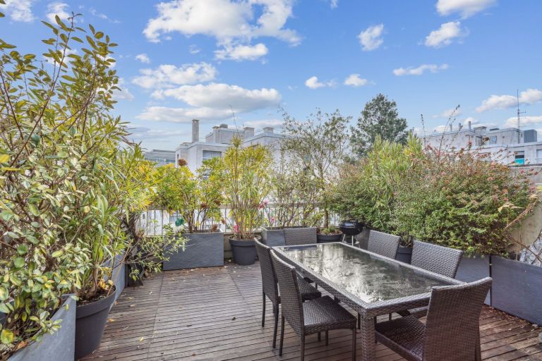 luxury apartment 6 Rooms for sale on NEUILLY SUR SEINE (92200)