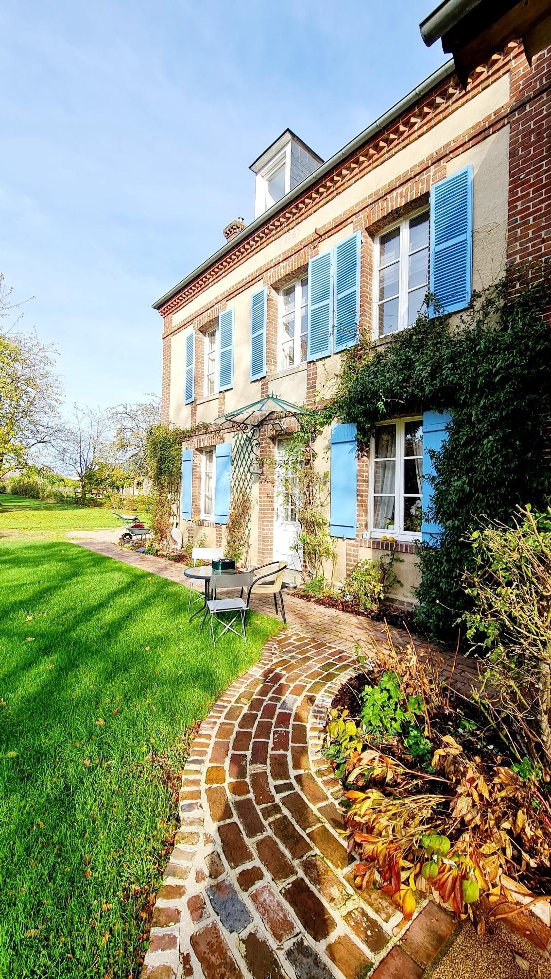 luxury house 6 Rooms for sale on HONFLEUR (14600)