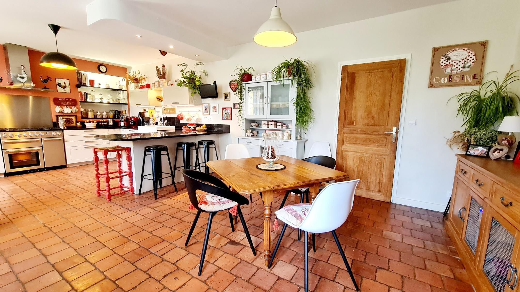 luxury house 6 Rooms for sale on HONFLEUR (14600)