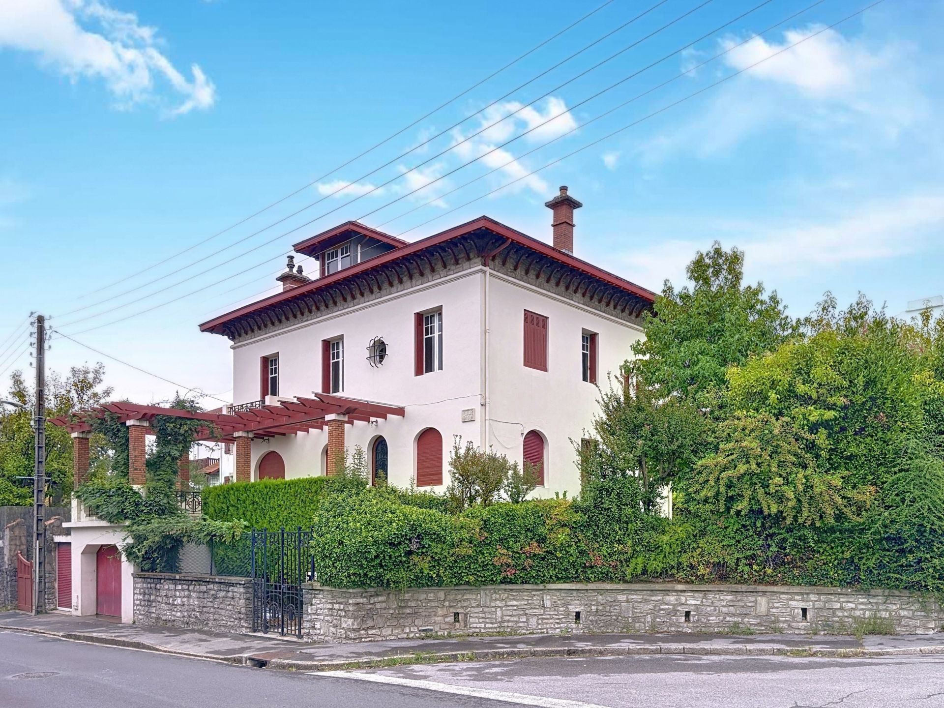 luxury house 10 Rooms for sale on BAYONNE (64100)