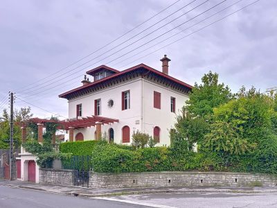 Sale Luxury house Bayonne 10 Rooms 300 m²