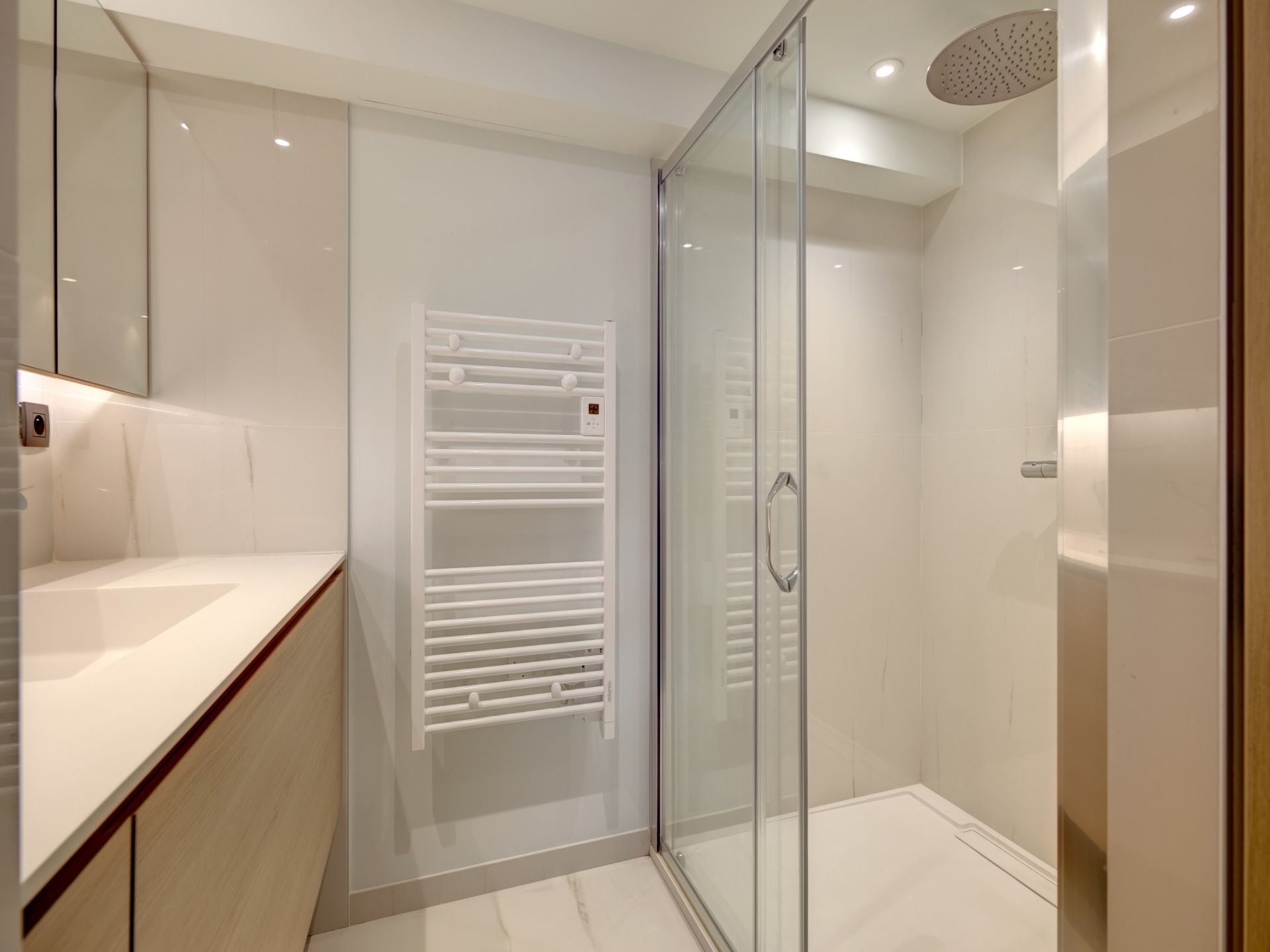 luxury apartment 3 Rooms for sale on CANNES (06400)