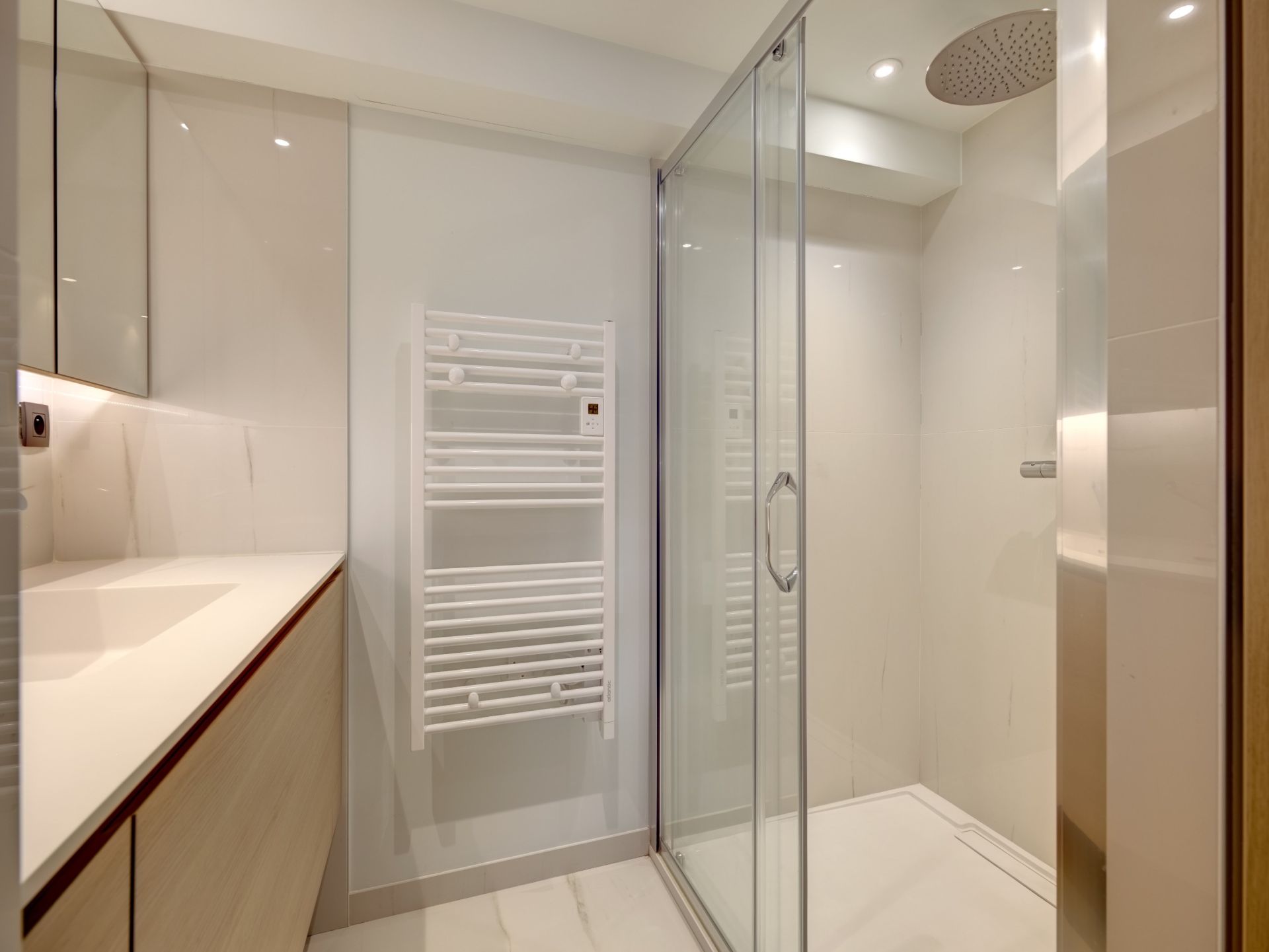 luxury apartment 3 Rooms for sale on CANNES (06400)
