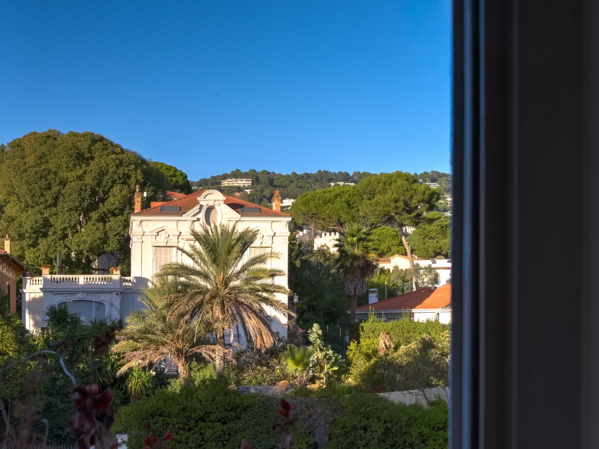 luxury apartment 3 Rooms for sale on CANNES (06400)