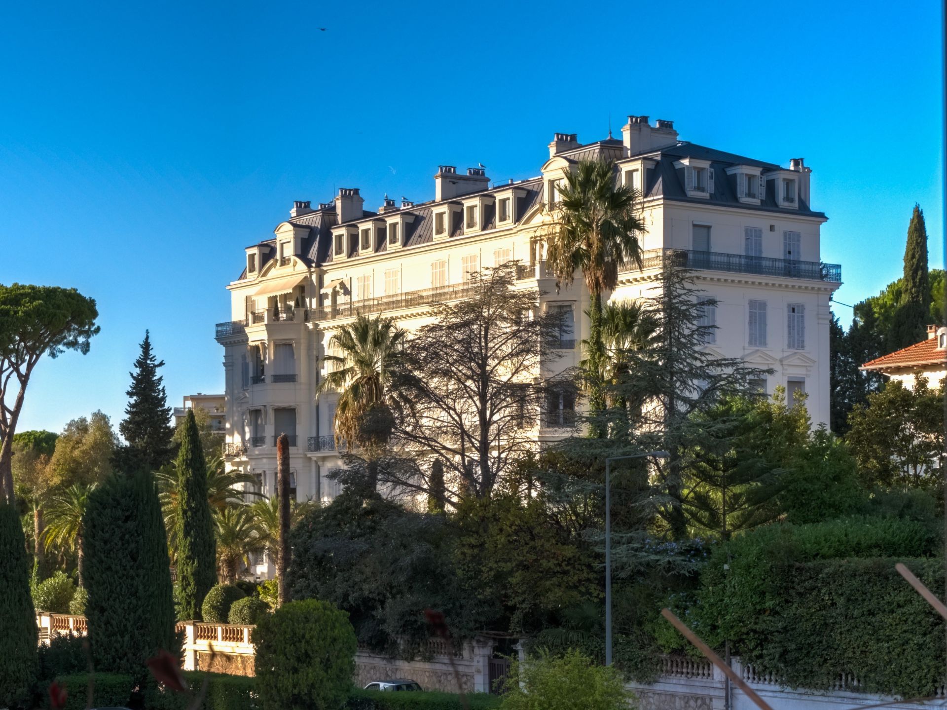 luxury apartment 3 Rooms for sale on CANNES (06400)