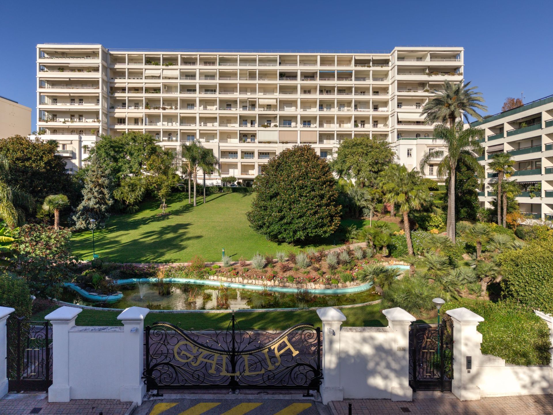 luxury apartment 3 Rooms for sale on CANNES (06400)