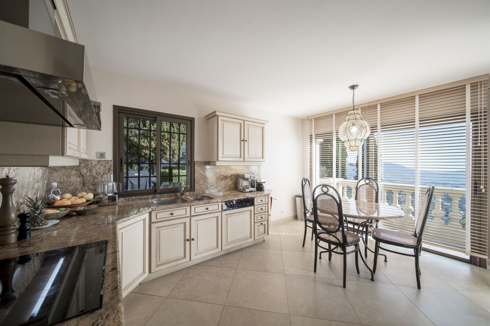 luxury villa 7 Rooms for sale on NICE (06000)