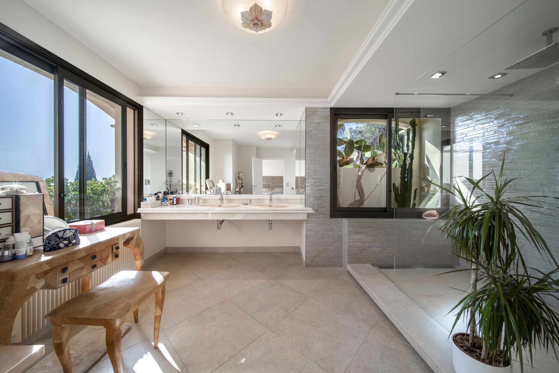 luxury villa 7 Rooms for sale on NICE (06000)