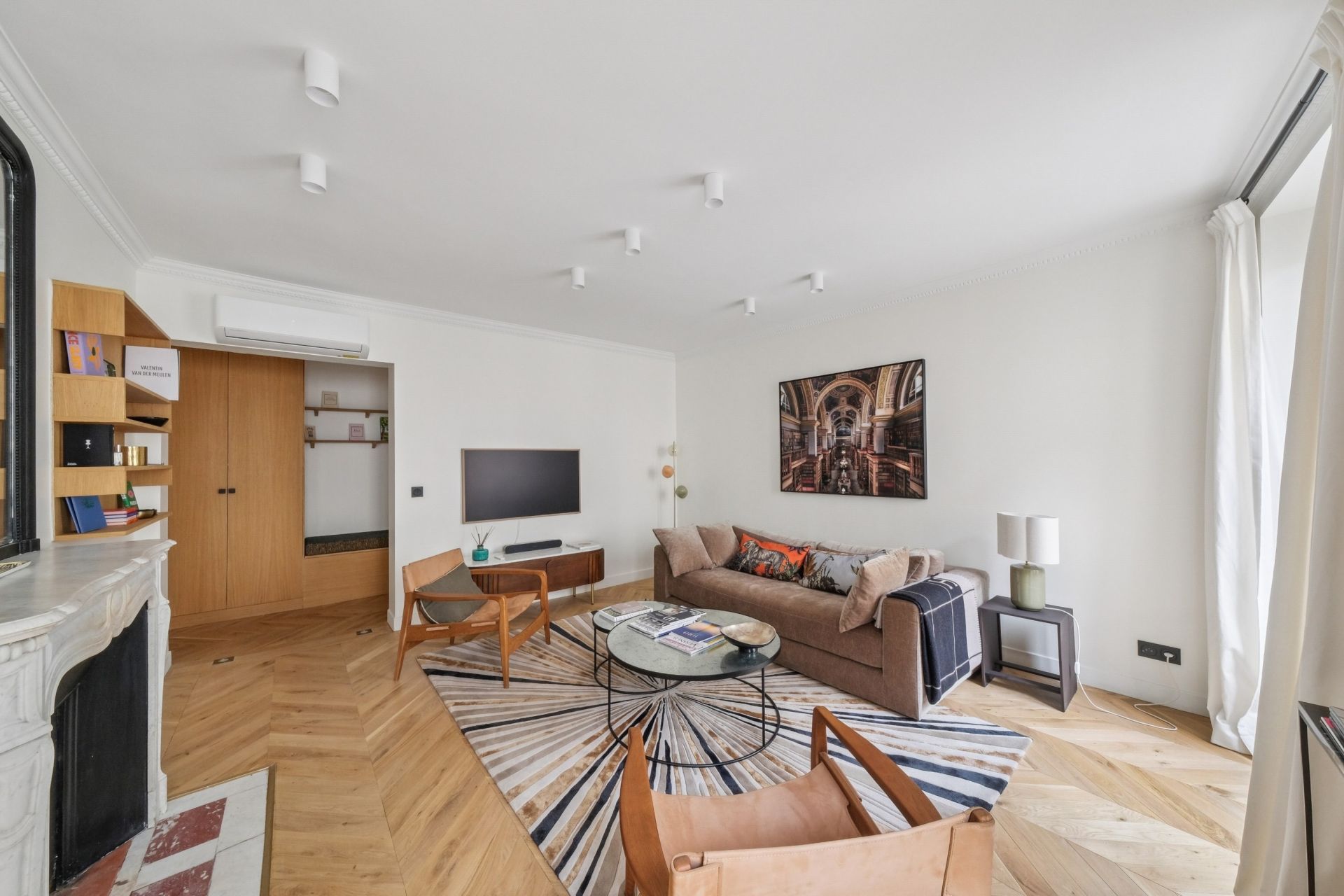 luxury apartment 5 Rooms for sale on PARIS (75007)