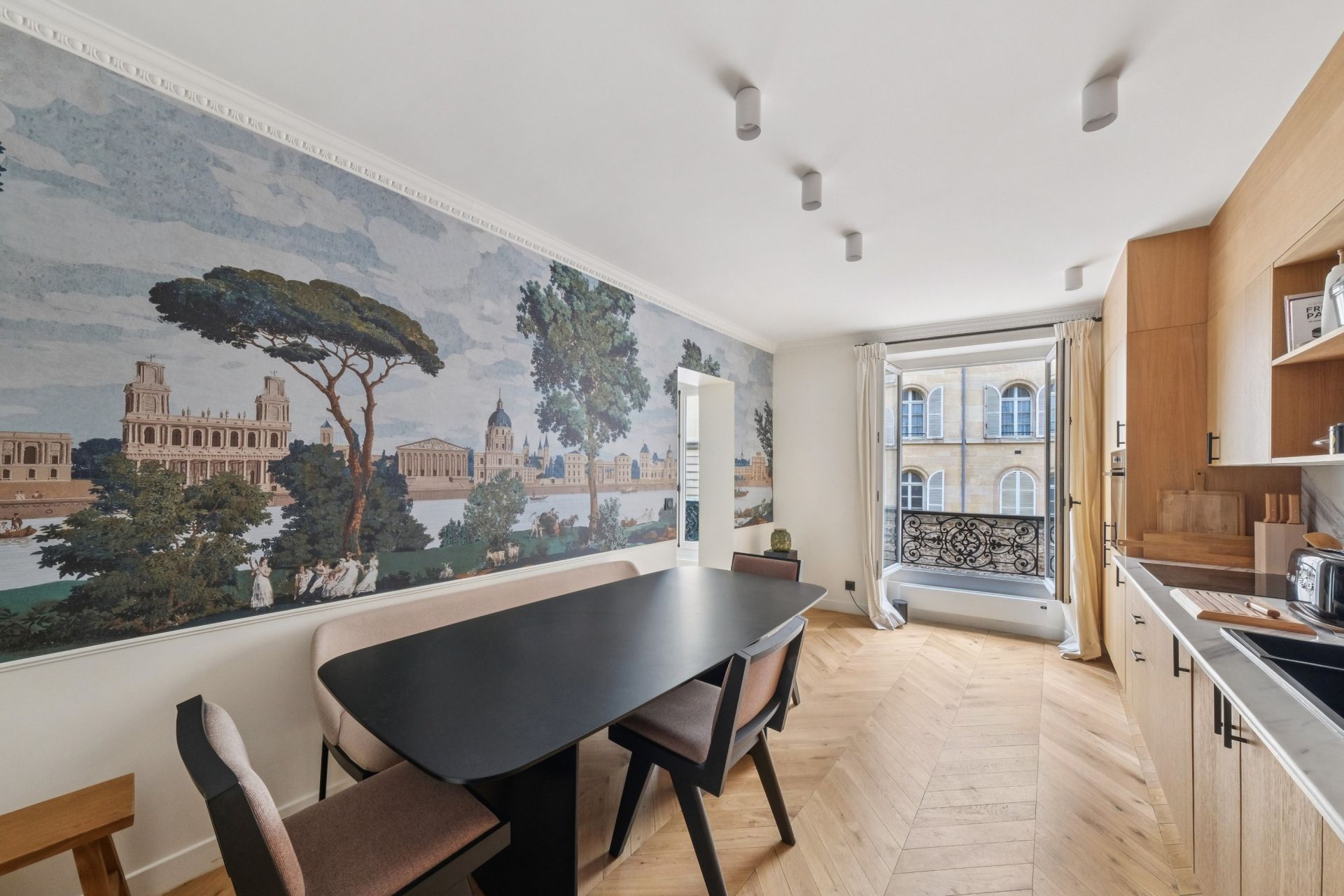 luxury apartment 5 Rooms for sale on PARIS (75007)