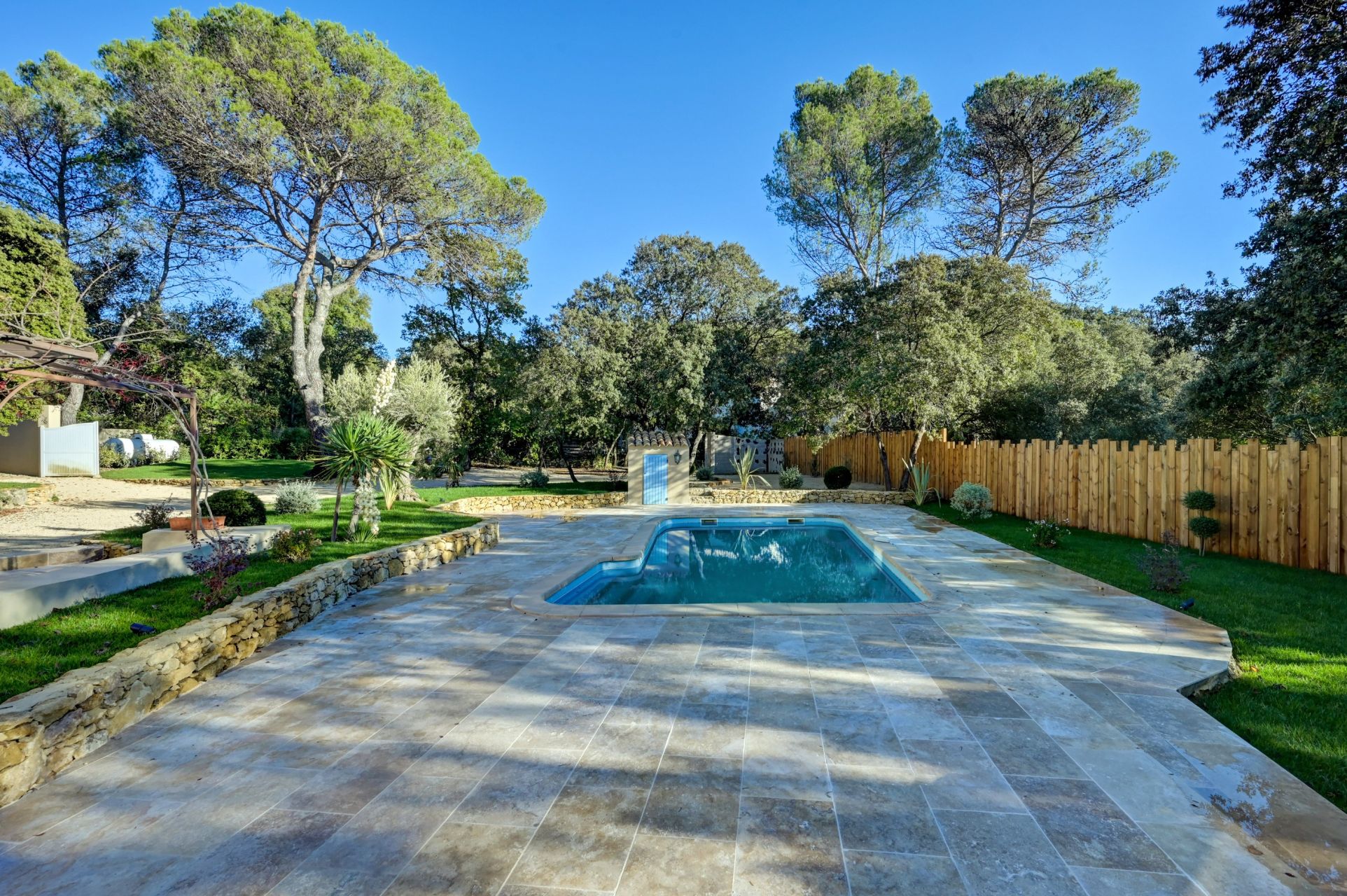 luxury house 5 Rooms for sale on AIX EN PROVENCE (13100)