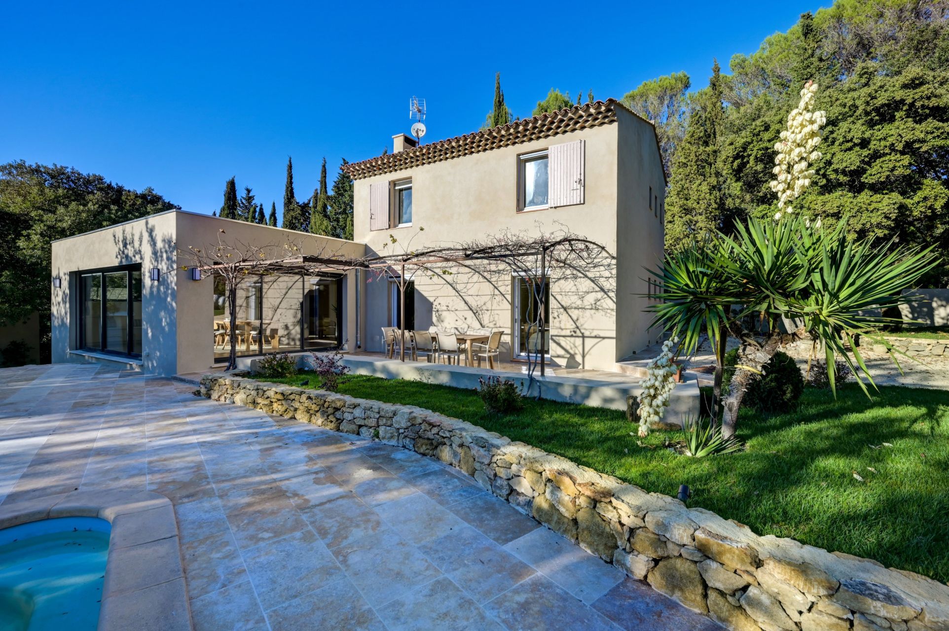 luxury house 5 Rooms for sale on AIX EN PROVENCE (13100)
