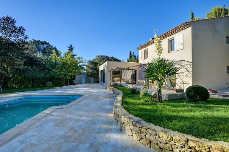 luxury house 5 Rooms for sale on AIX EN PROVENCE (13100)