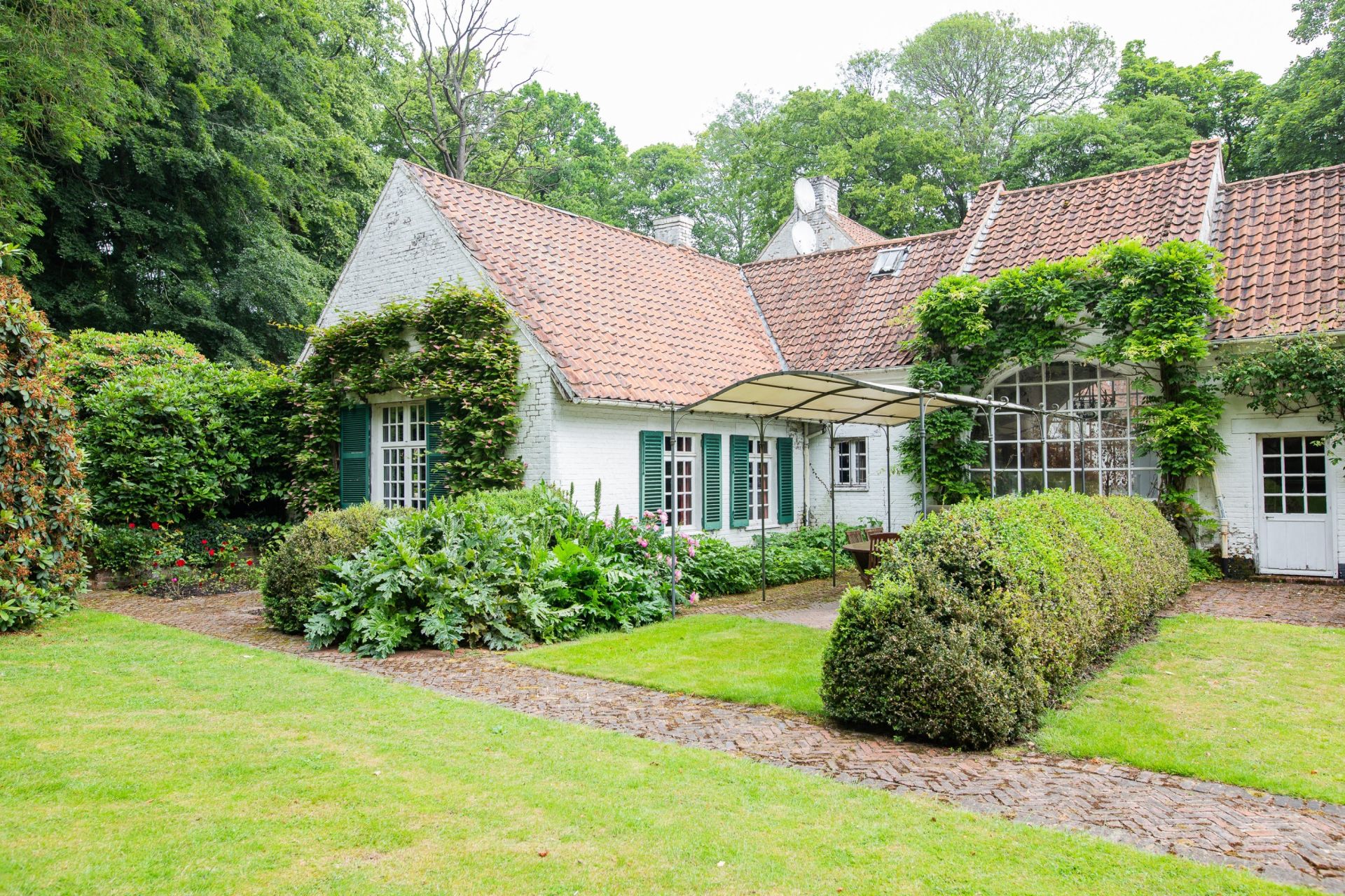 luxury house 8 Rooms for sale on MOUVAUX (59420)