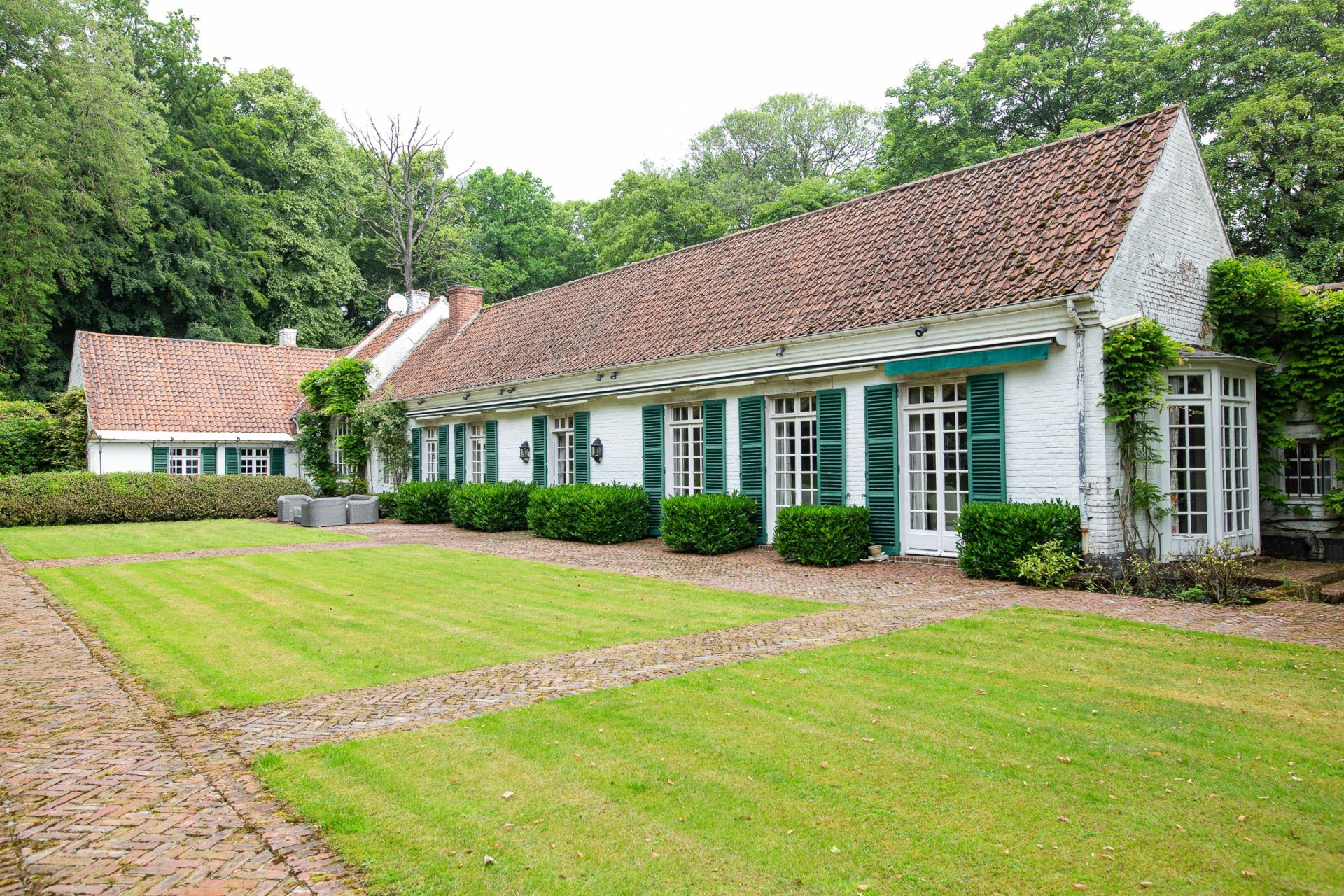 luxury house 8 Rooms for sale on MOUVAUX (59420)