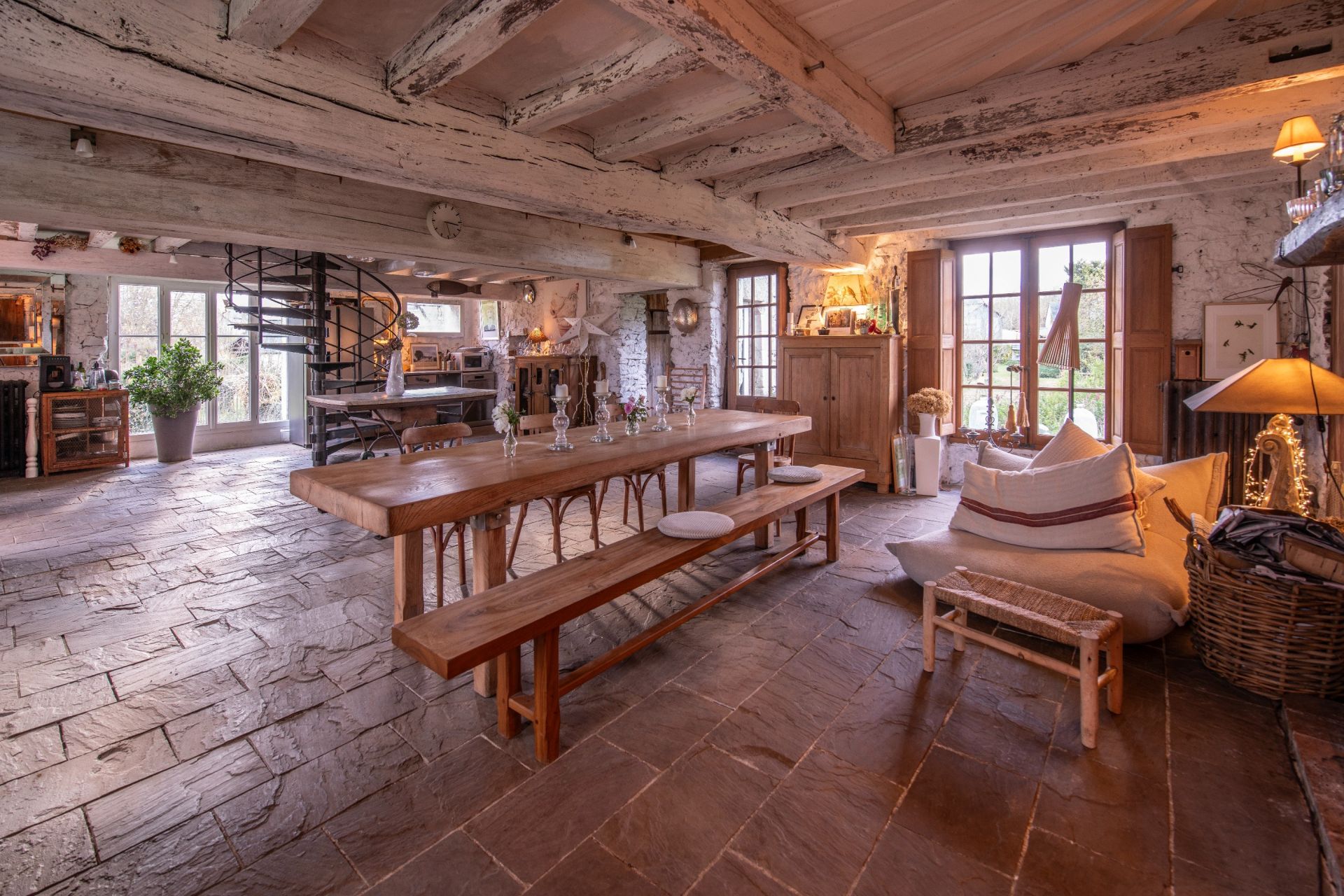 luxury house 10 Rooms for sale on ANGERS (49000)