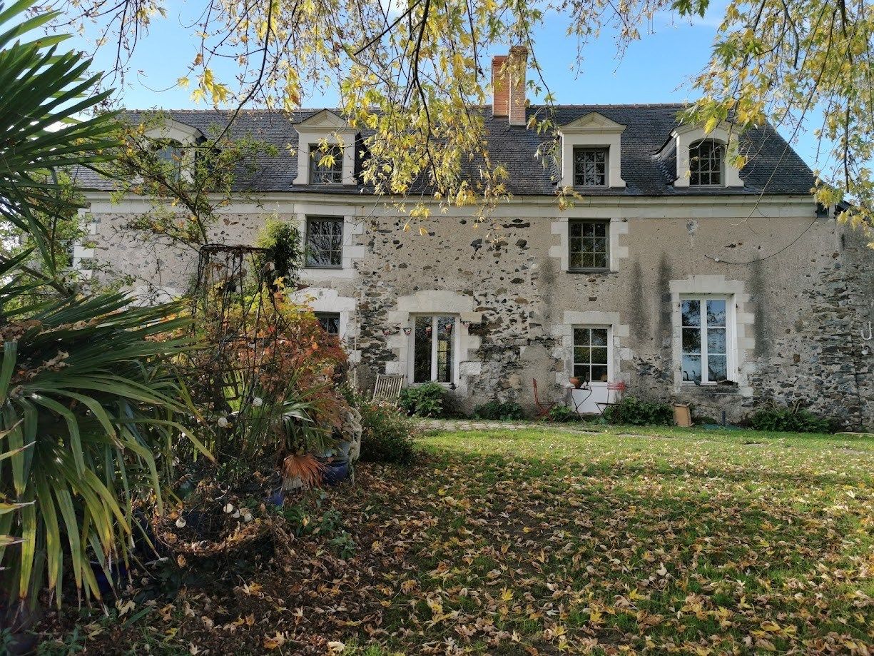 luxury house 10 Rooms for sale on ANGERS (49000)