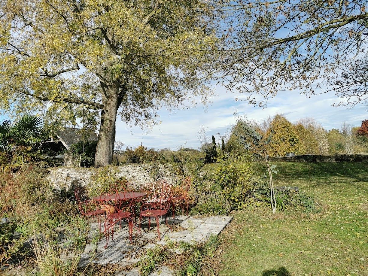 luxury house 10 Rooms for sale on ANGERS (49000)