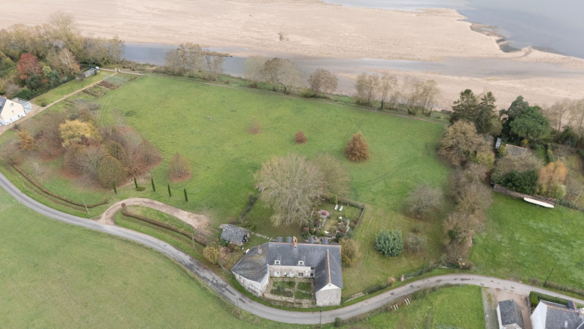 luxury house 10 Rooms for sale on ANGERS (49000)