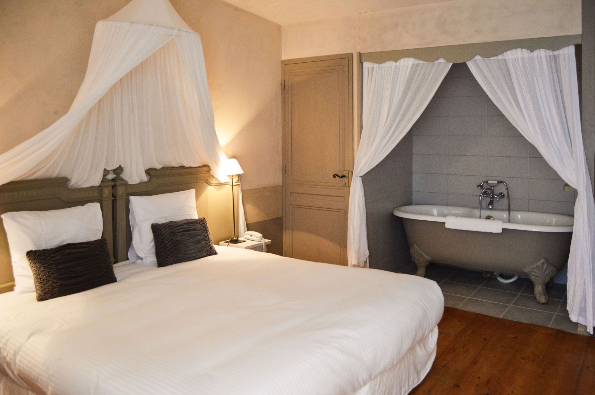 mansion 22 Rooms for sale on ST MARTIN DE RE (17410)