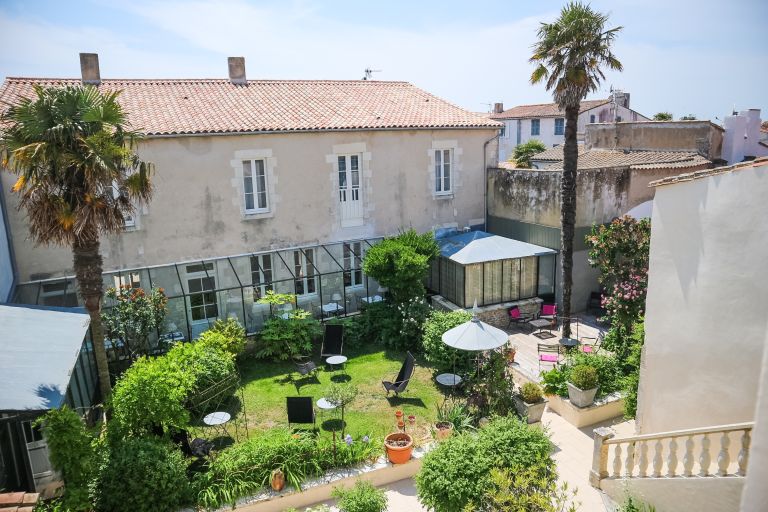mansion 22 Rooms for sale on ST MARTIN DE RE (17410)