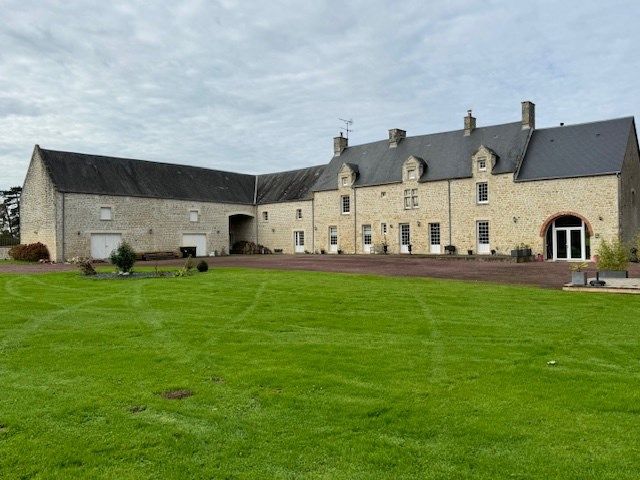 luxury house 13 Rooms for sale on STE MERE EGLISE (50480)