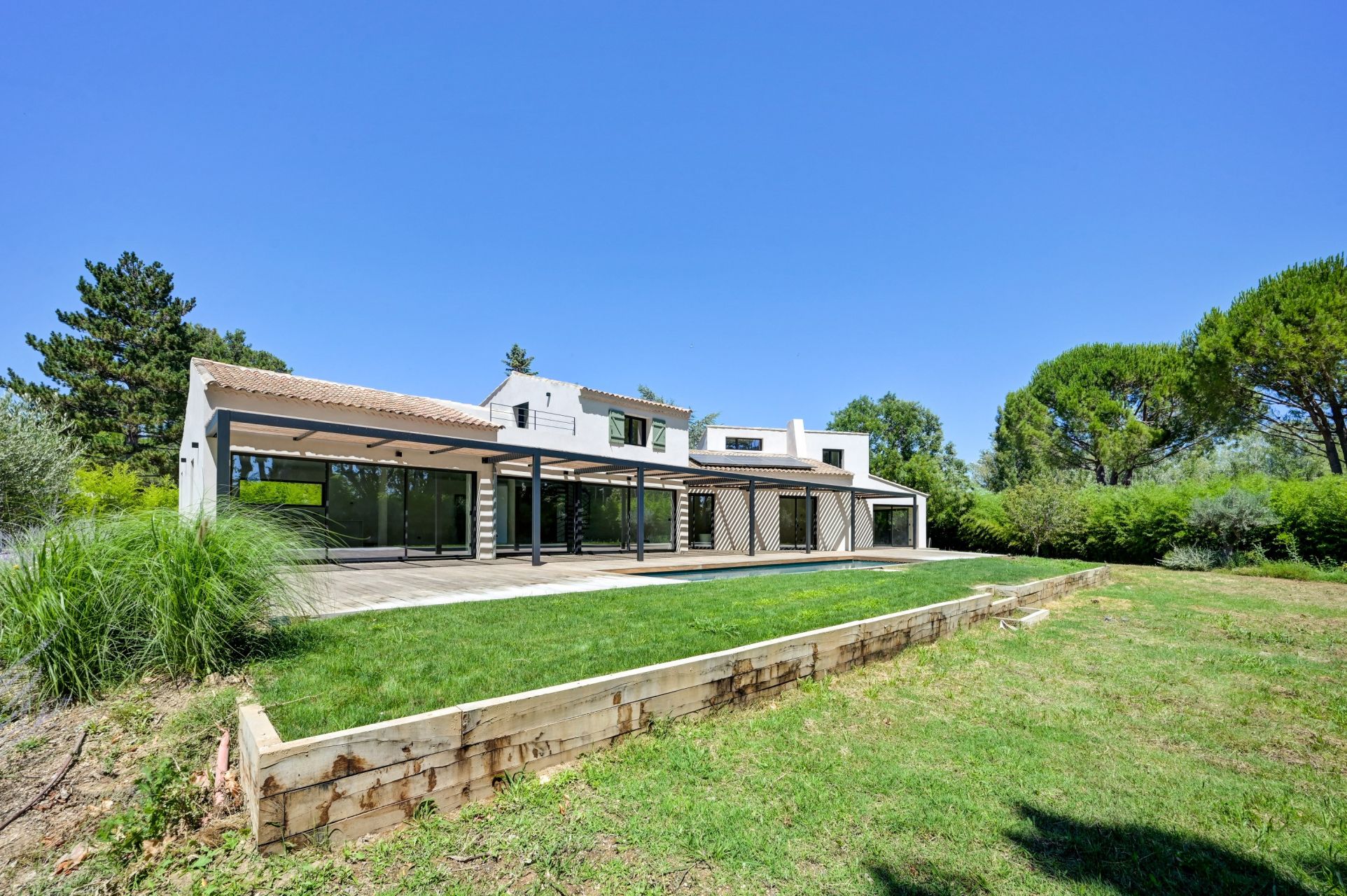 luxury house 8 Rooms for sale on AIX EN PROVENCE (13100)