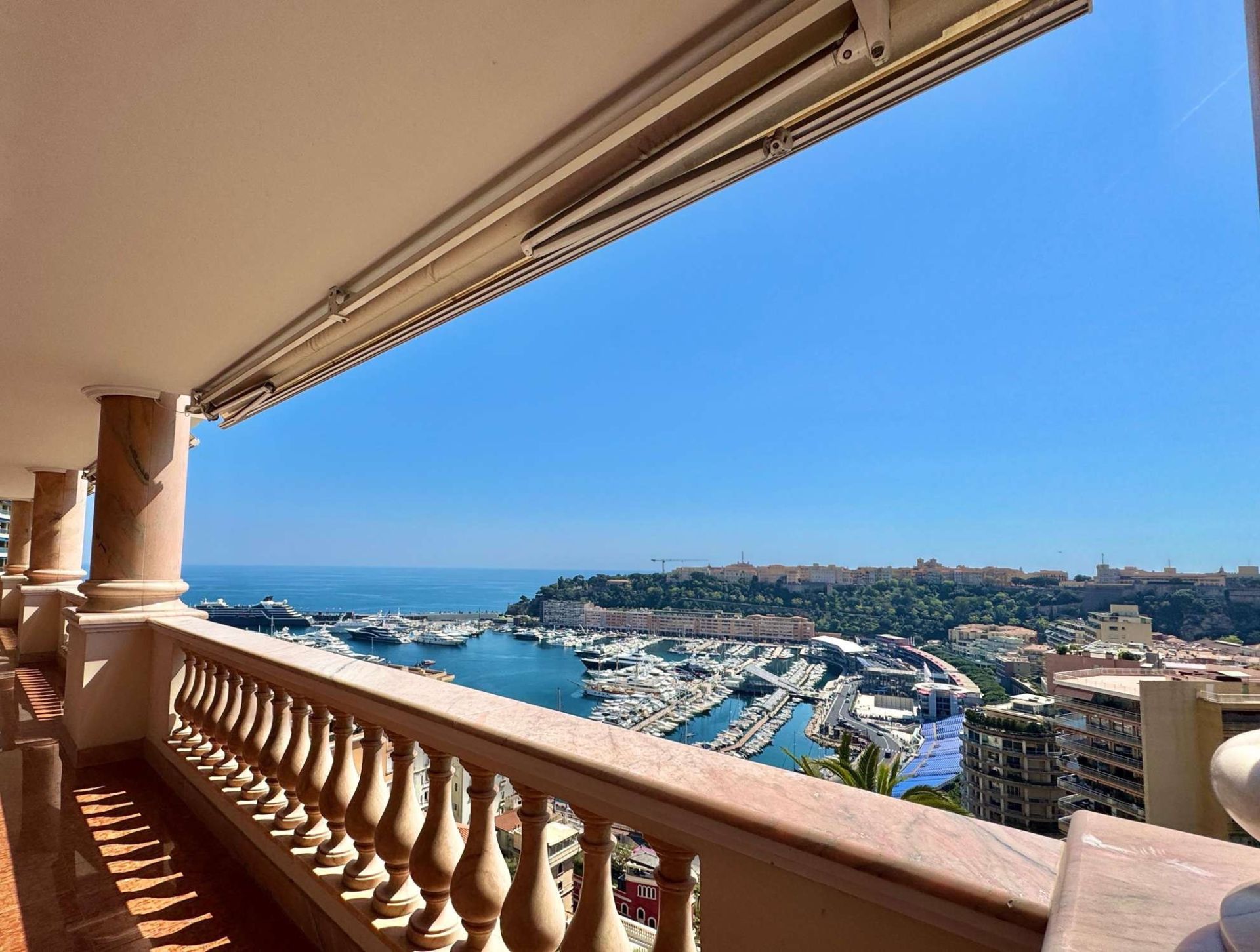 luxury apartment 5 Rooms for sale on MONACO (98000)