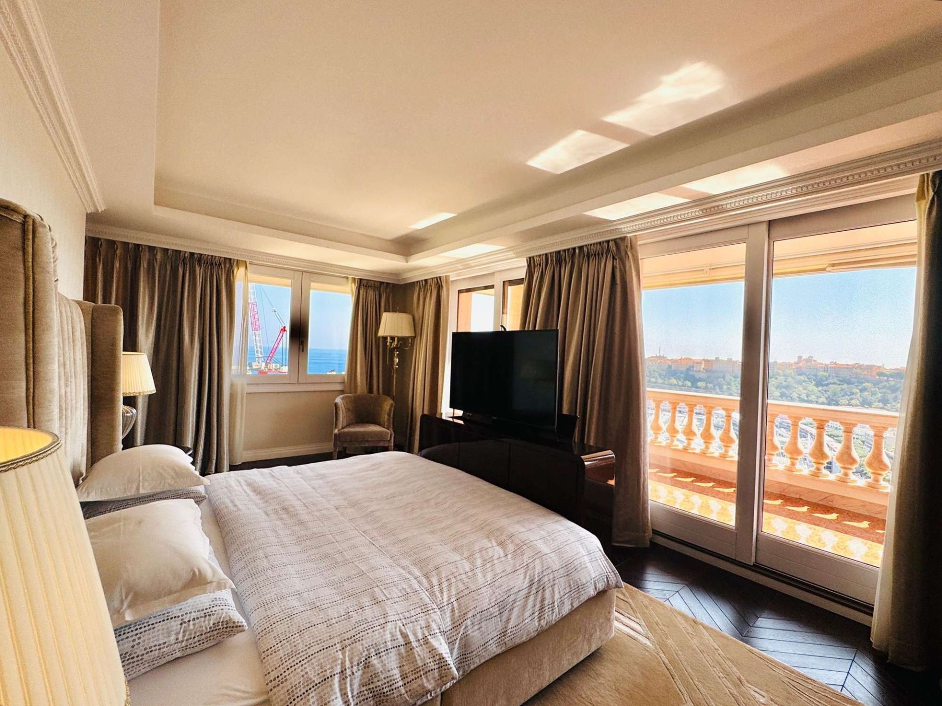 luxury apartment 5 Rooms for sale on MONACO (98000)