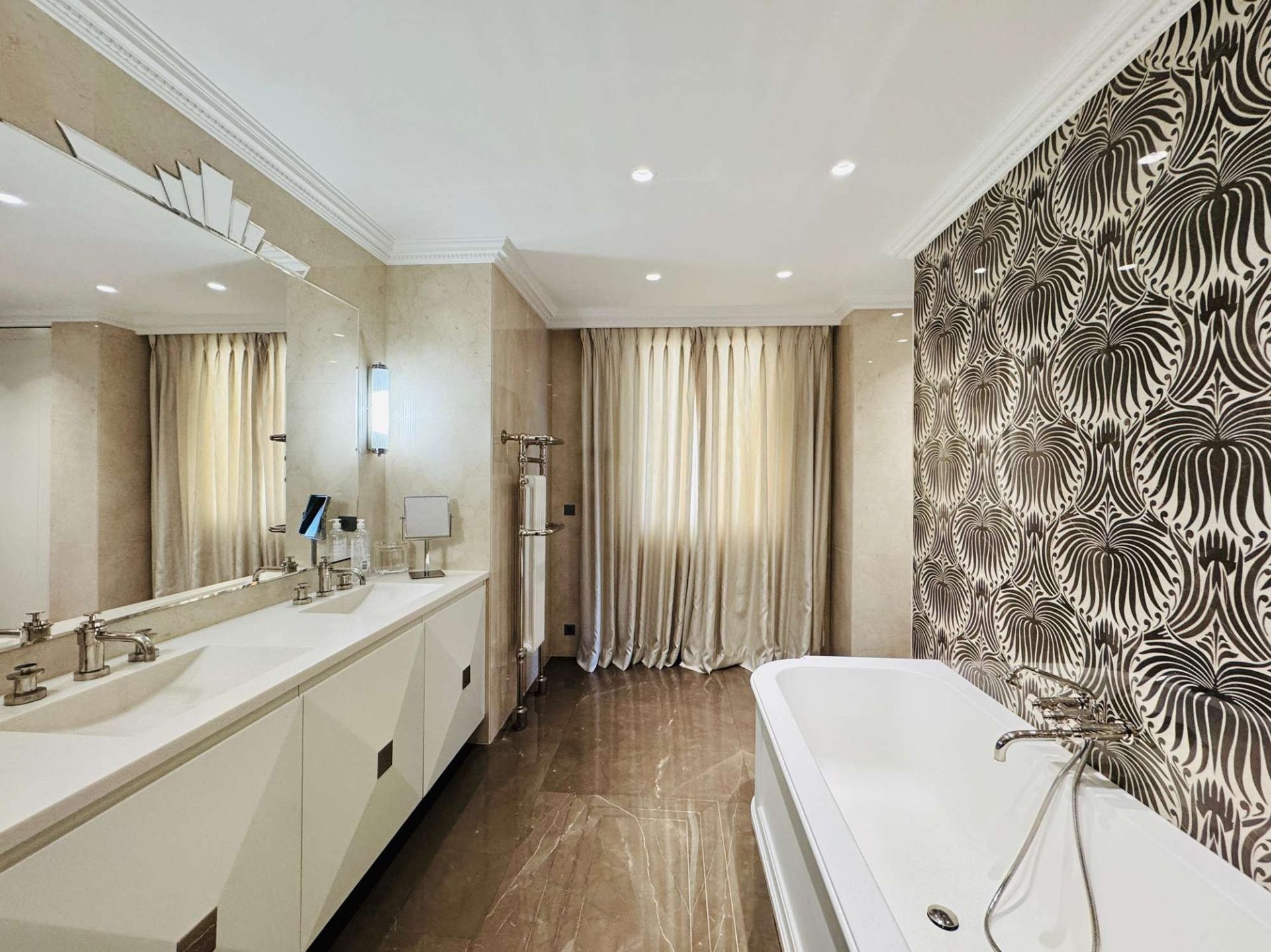 luxury apartment 5 Rooms for sale on MONACO (98000)